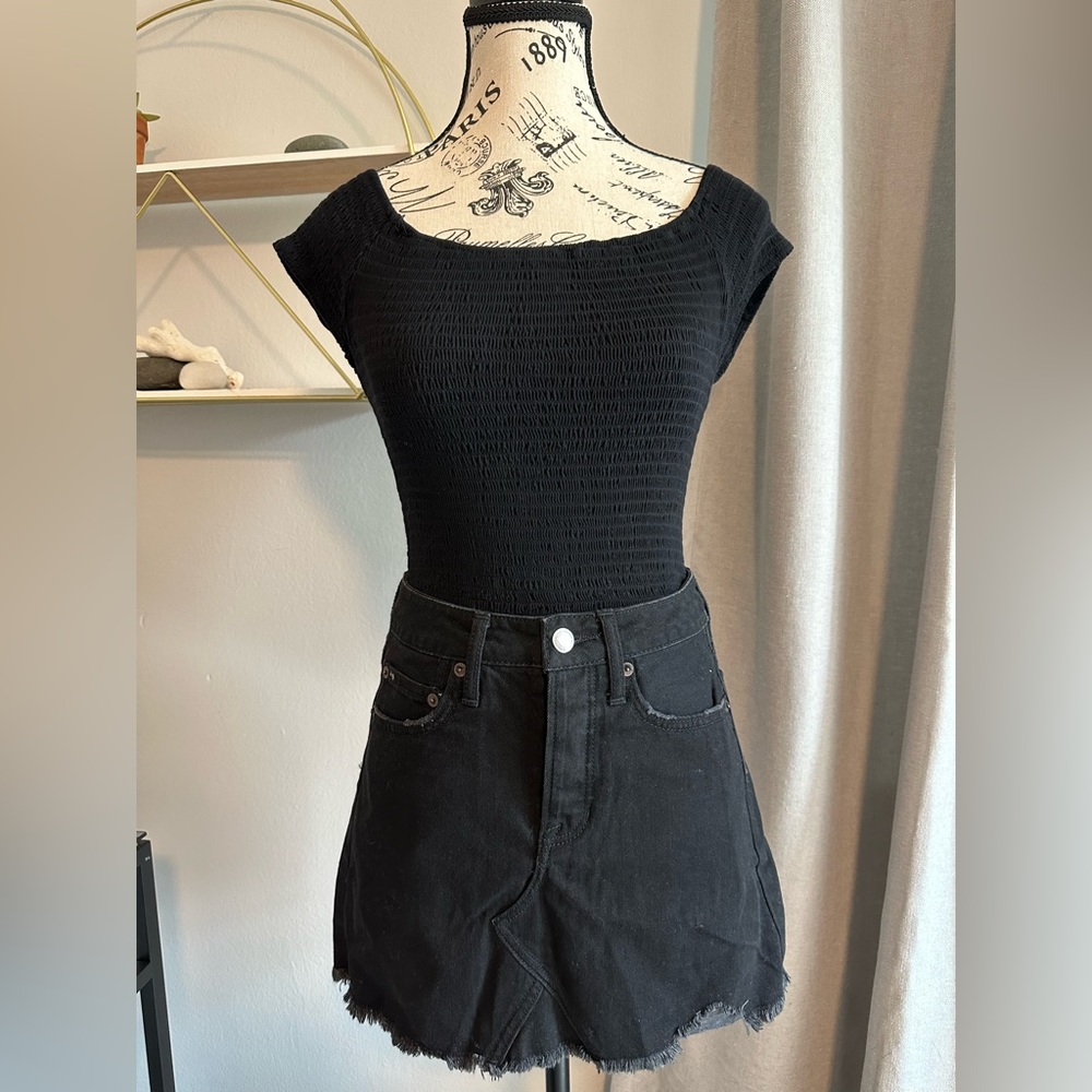 Black Scoop Neck Tee